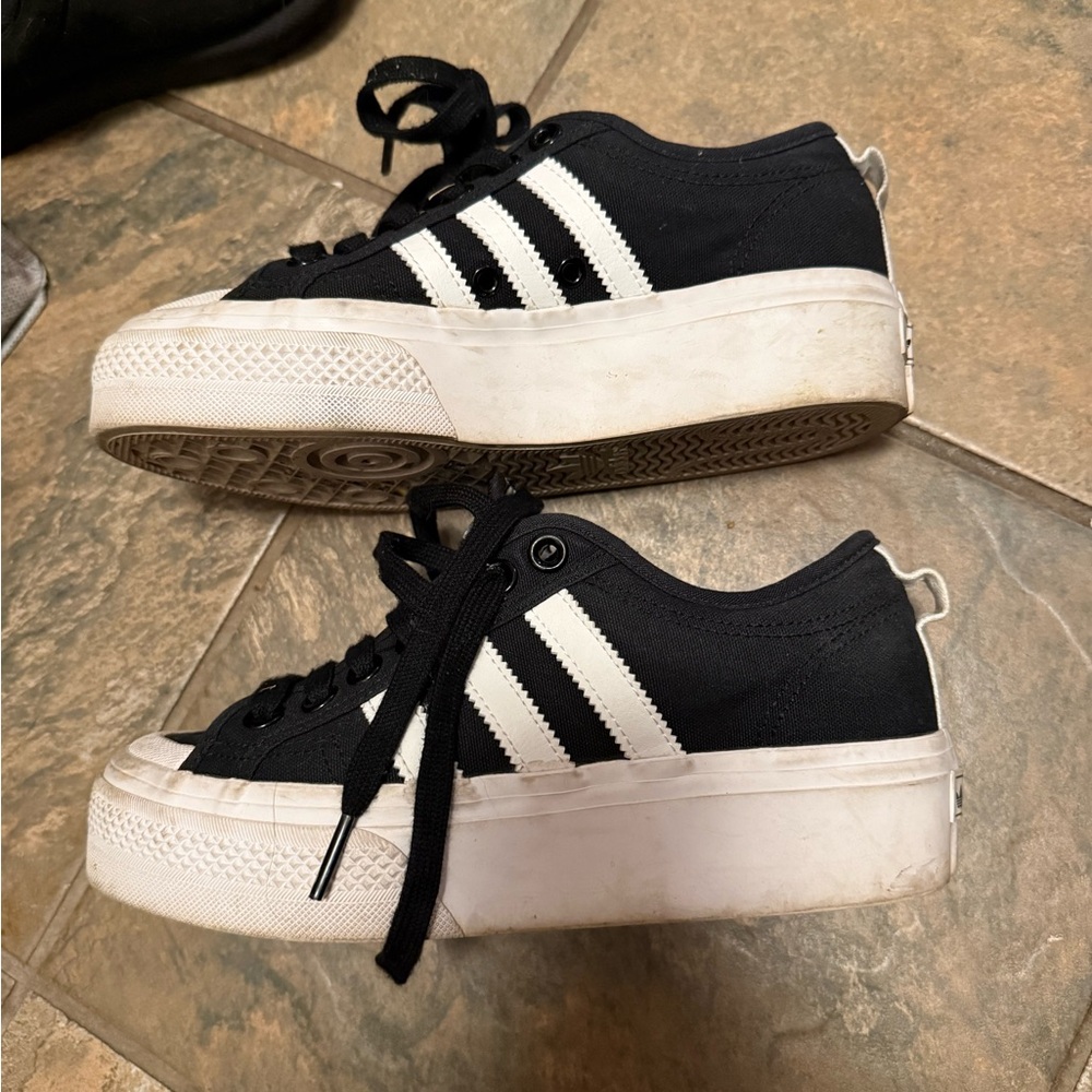 Adidas Black and White Sneakers NIZZA PLATFORM SHOES size 6 - Picture 3 of 4